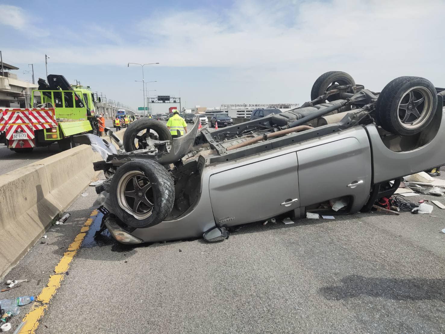 รถพลิกคว่ำ 