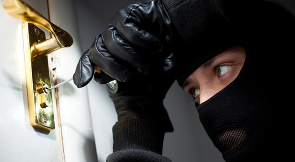 โจรแงะประตูบ้าน 